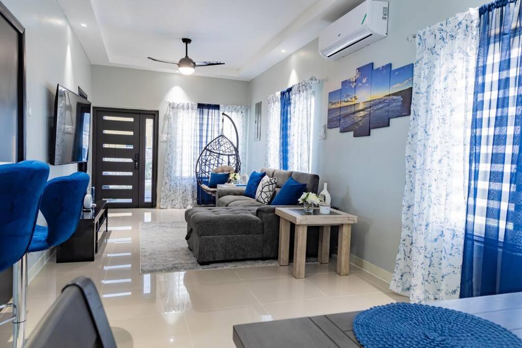 Pyramid Point Manor Ocho Rios Exterior foto
