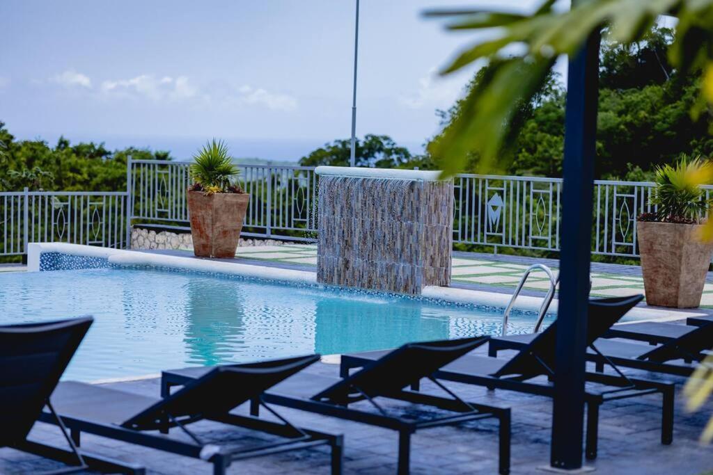 Pyramid Point Manor Ocho Rios Exterior foto